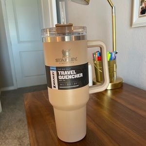 NWT Stanley adventure quencher 40 oz